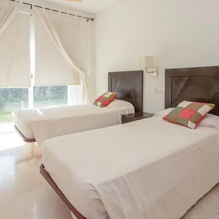 Appartement Beautiful In Marbella-cabopino With 2 Bedrooms, Wifi And Outdoor Swimming Pool