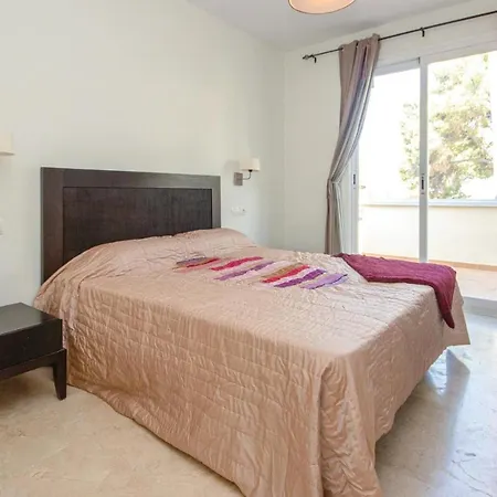 Apartamento Beautiful In Marbella-cabopino With 2 Bedrooms, Wifi And Outdoor Swimming Pool